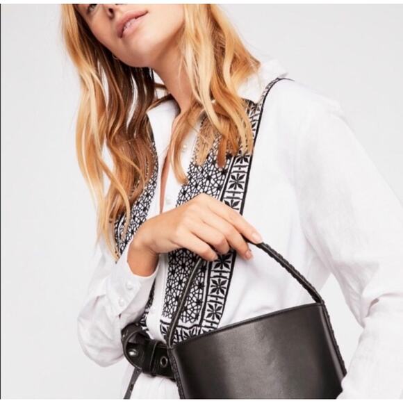 Free People Leather Vivian Bucket Bag Black Adjustable Closure - Picture 1 of 10
